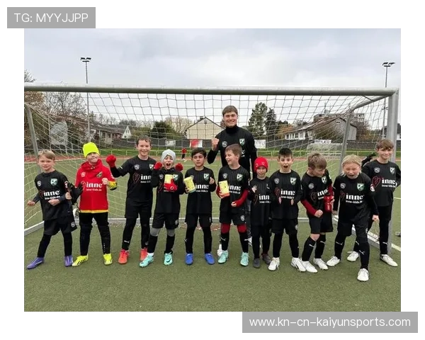 本土足球明星温情助力青少年发展计划，足球明星 受欢迎